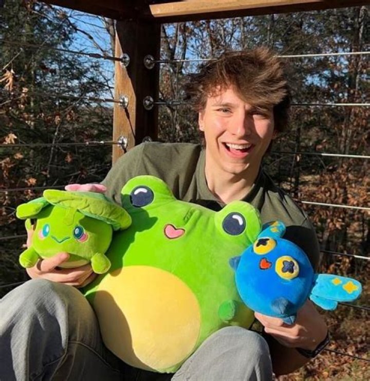 Slimecicle (Charlie Dalgleish)'s pet Cat
